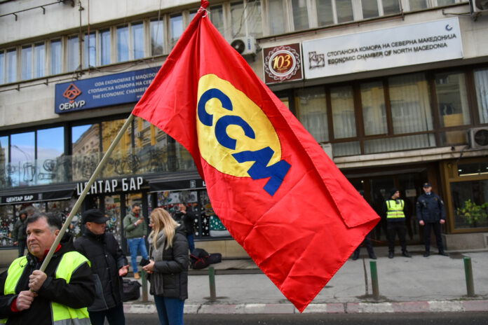 Trade Union Federation Organizes Protest Blockade outside Economic Chamber