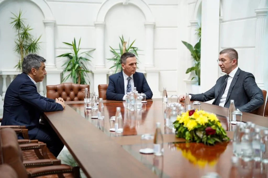 PM Mickoski Meets VLEN Co-leaders over Bar Exam Issue